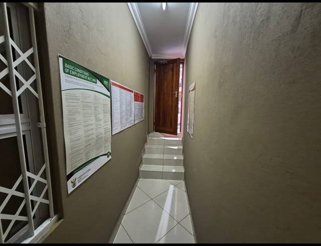 220M² OFFICE TO LET IN ALBERTON NORTH